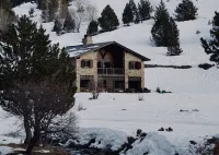 L'Ovella Negra Mountain Lodge - Homestays