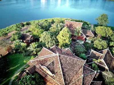 Terres Rouges Lodge Отели в г. 