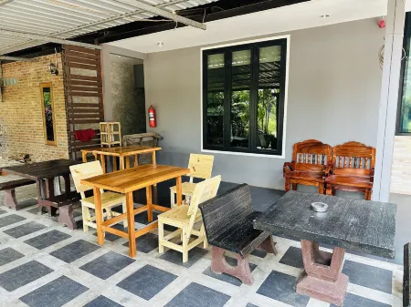 Koh Jum Bungalow & Hostel Отели в г. Остров Джам