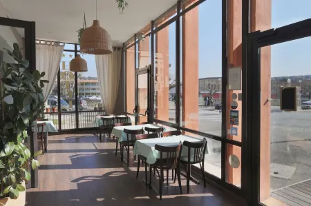 L'Aptois Hôtel Отели в г. Апт