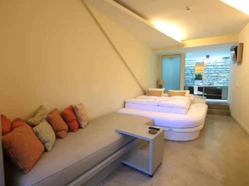 Bella Sombra Hotel - อ่างจากุชชี่
