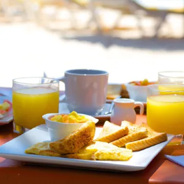 Pelicano Inn Playa del Carmen - Beachfront Hotel