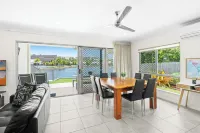 Blue Lagoon Villa B Hotels in Trinity Beach