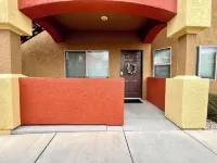 Full amenities in kitchen, bathroom and bedrooms with gym, Pool and Hot Tub