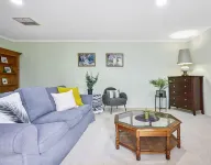 KozyGuru Glen Waverley Family Home & Backyard