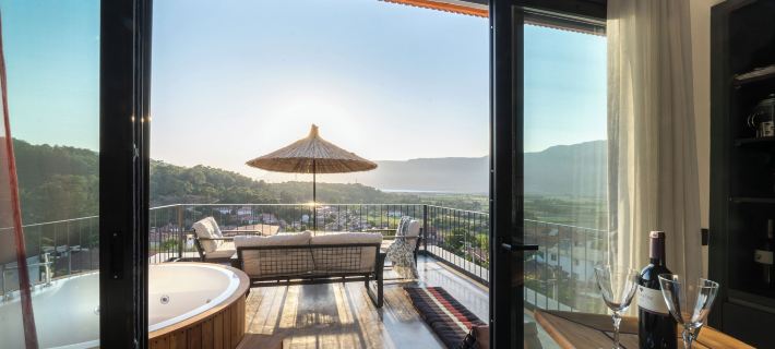 Kikonia Art & Suites Hotels in Ula