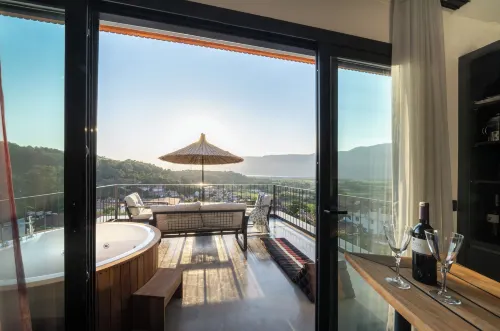 Kikonia Art & Suites - 4-Star