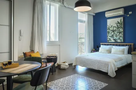 The Printhouse-Boutique Apt by Seanrent Отели в г. Кирьят-Бялик