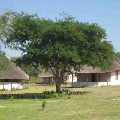 Noma-Nini Lodge Hotel Exterior
