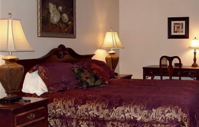 Colonie Inn and Suites