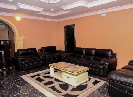 Abeokuta 2-Bed House Sleeps 4 with Free Parking