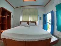 Tanjung Tinggi Cottage Hotels in Sijuk
