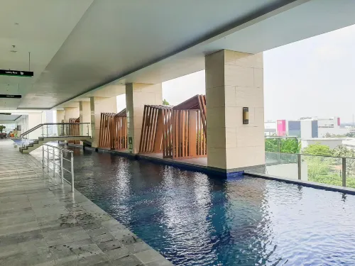 Fancy and Strategic Studio Apartment at B Residence - Pools
