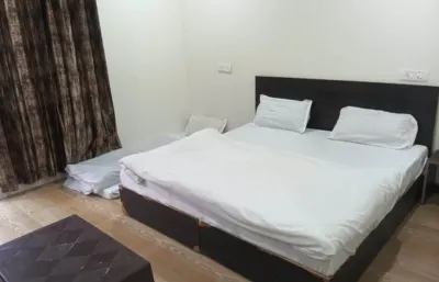 BRN 리조트 Triyuginarayan Temple 주변 호텔