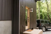 Romantic Couples Getaway 4 Miles to DT Hot Tub Haus 43