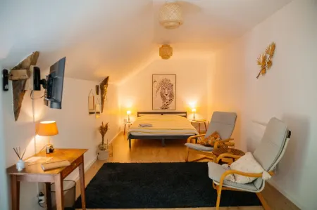 La Borgnardais Отели рядом с достопримечательностью «La Maison du Graal»