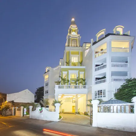 Fragrant Nature Kochi - A Five star Classified Hotel