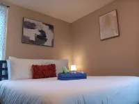 The Micro-Loft at Mt. Pleasant New 2BR APT Parking  호텔