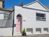 Family Cottage 2 Mins from Hove Seafront Hotels in Hove