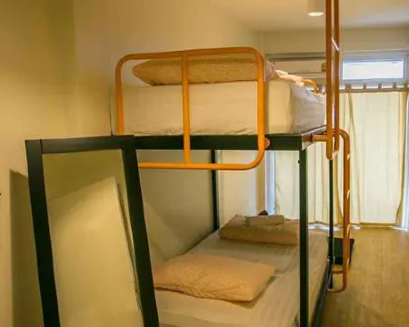 เจดีย์วิวโฮสเทลแอนด์รูฟท็อปบาร์ โรงแรมในอำเภอเมืองเพชรบุรี