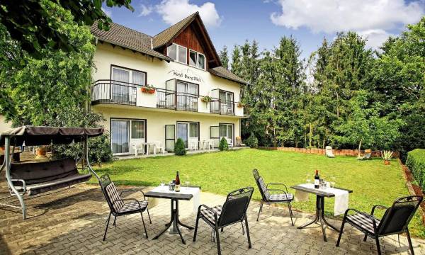 Land-Gut-Hotel BurgBlick