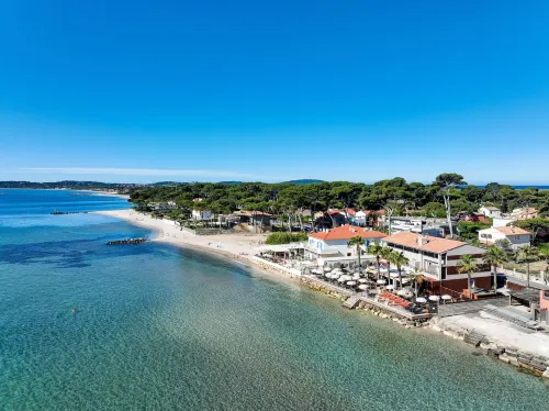 Bor Hôtel & Restaurant - Plage privée فنادق في Giens
