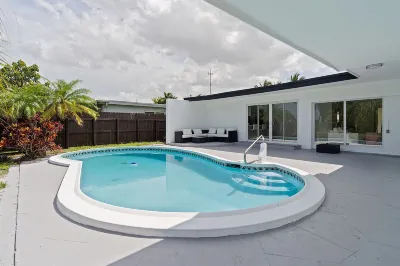 Dreamy 4BR Getaway w/ Private Pool & Luxe Patio in Miramar!