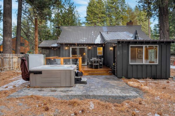 Westlake Cabin by AvantStay