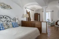 Estate4Home - Villa degli Dei Hotels in Nocelle