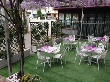 Albergo Ristorante Protti Отели рядом с достопримечательностью «Мизано Марко Симончелли»