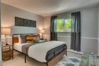 @ Marbella Lane - Eccentric 4BR Modern Ranch Home