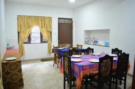 Elkaduwa Bungalow Отели рядом с достопримечательностью «Sri Muthumari Amman Kovil»