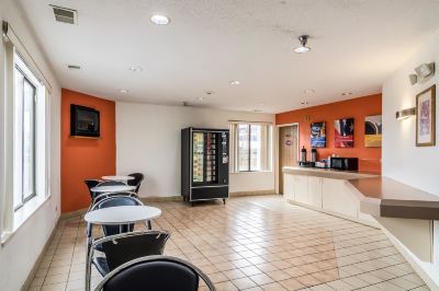 レストラン モーテル 6 ハーヴェイの写真