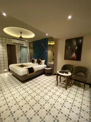 Hotel A R Residency 사르다르 발라브 바이 파텔 우다얀 주변 호텔