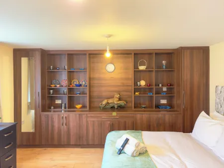 Heathrow Lodge B&B Отели рядом с достопримечательностью «Heathrow Academy»