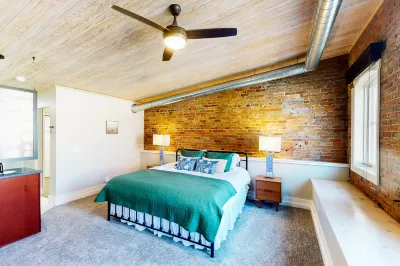 Downtown Delight House - Unit 2 Hotels in Muncie