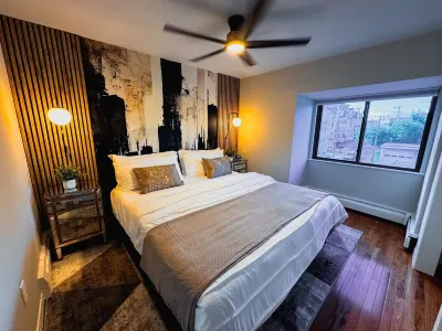 #1 Top Flr Waterview ~ Lux Design ~ Pvt Balcony Hotel dekat Endicott Hall