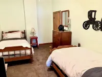 Beautiful Century old Apartments-Apt B Hotels in Algoma