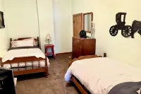 Beautiful Century old Apartments-Apt B