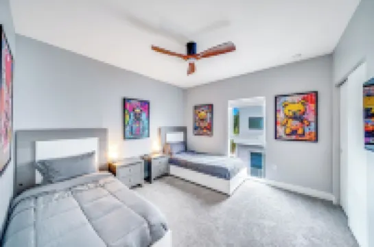 Pool+Hot Tub+Sauna+Gym! 1 Minute Walk To Beach!