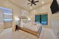 3-Bedroom Chalet w/Indoor Pool, Putt-Putt, Sauna, Hot Tub, Game Room & More!