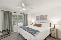 Century Oaks Trio - Easy walk to campus from from your Historic District getaway Hotels near Wolf Pen Creek Park