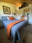 Adventurous tiny house! Located on 1 acre surrounded by evergreen forest