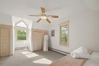 Farmhouse 1918 - Luxe 5-Bedroom Retreat on 4.5 Acres in Beautiful Boyne City Hotels in Evangeline Township