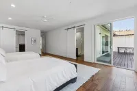 BRAND NEW!! Spacious and Pristine newly remodeled 4-bedroom home in Glen Ellen. Hotels in Eldridge