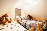 Storybook Lake Cottage - 12 min walk to Village