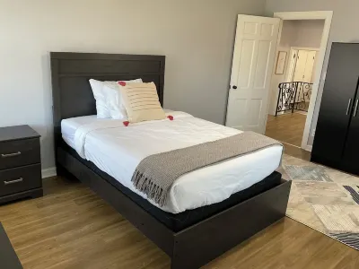 Prime location:Downtown/Campus Hotels in der Nähe von Mill Creek Park