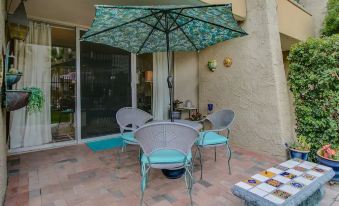 Charming 1-Bdrm Condo Steps to Old Town Scottsdale