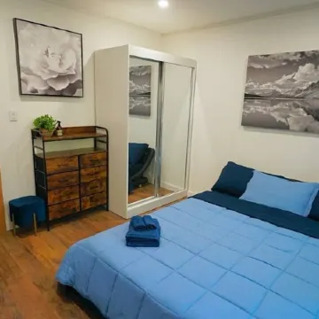 Beautiful Renovated Cozy Forest Home in Crestline with Hot Tub