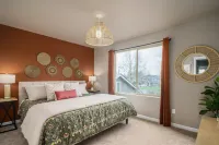 Charming Beaverton, King beds, Game room, 5bdrm!